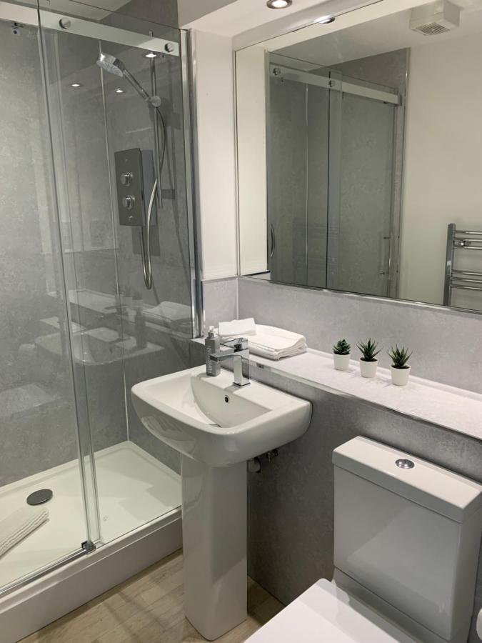 3 Bedroom - 2 Bathroom Townhouse In Corstorphine Near Murrayfield Stadium - Direct Bus To Edinburgh City Centre In 20 Minutes - Two Private Parking Spaces - Private Sunny Garden - Recently Refurbished Edimburgo Exterior foto
